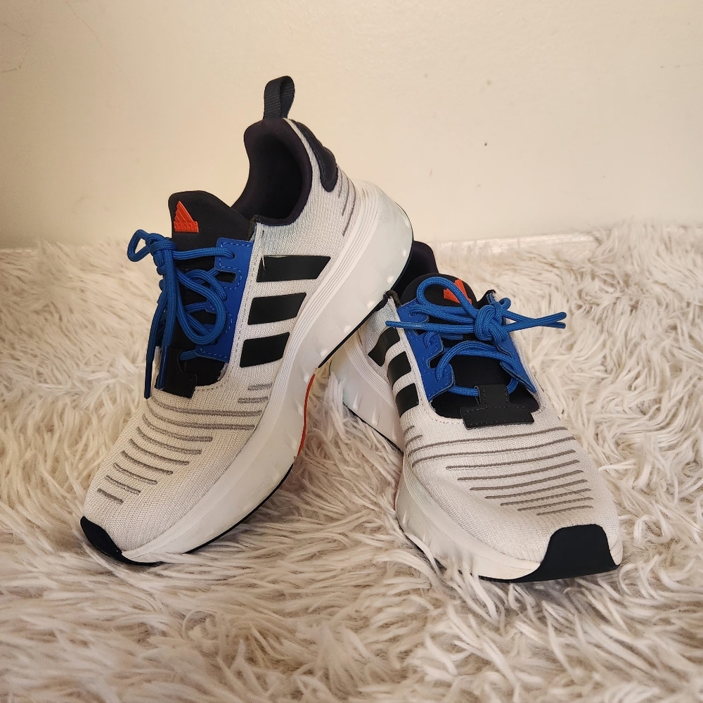 Adidas Cloudfoam HWA 1Y3001 Running Sneakers | White/Blue/Orange